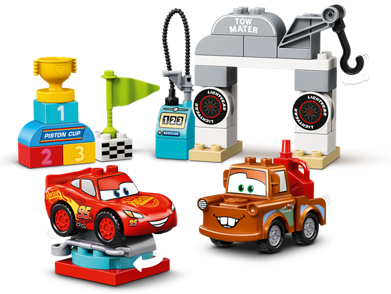 Lego konstruktor  Lightning McQueens Race Day