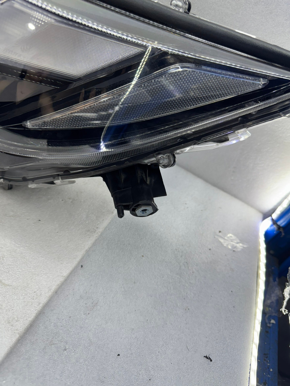 Оригинальная LED фара Toyota RAV4 (левая/правая),