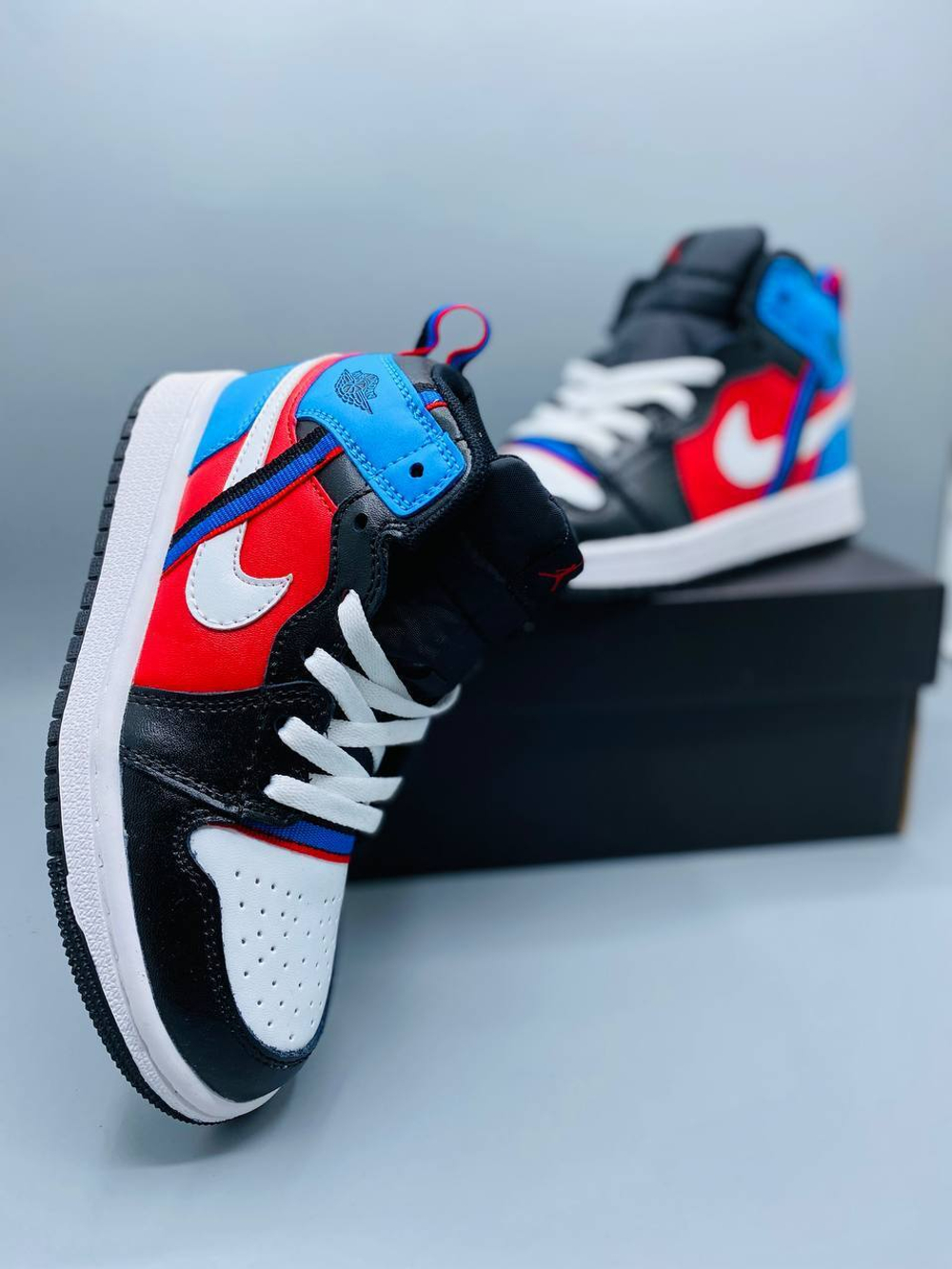 Детские кожаные кроссовки Nike Air Jordan 1