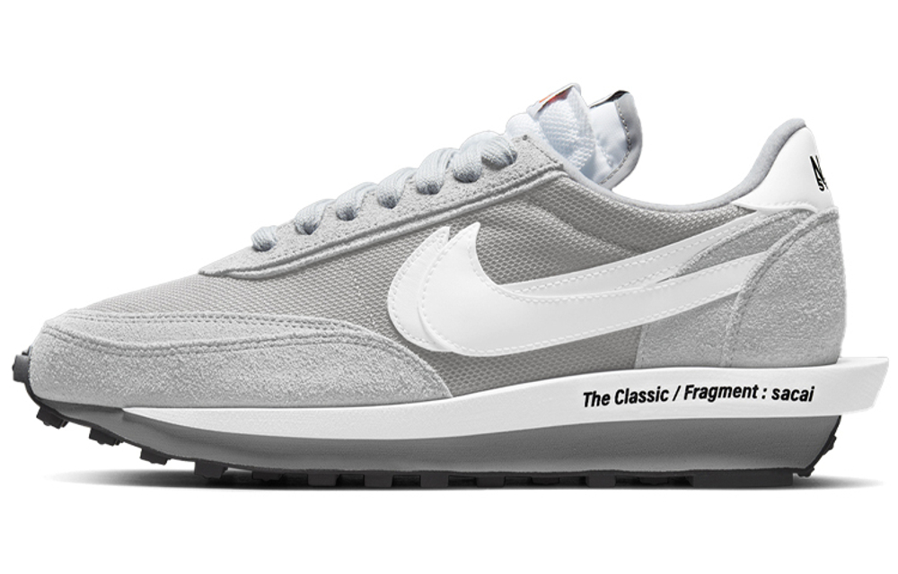 Fragment Design x Sacai x Nike LDWaffle "Light Smoke Grey" three-party joint deconstructed breathable lightweight low-cut waffle sports casual shoes for men and women with the same gray and white