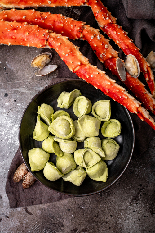 Равиоли зеленые с креветкой и сыром