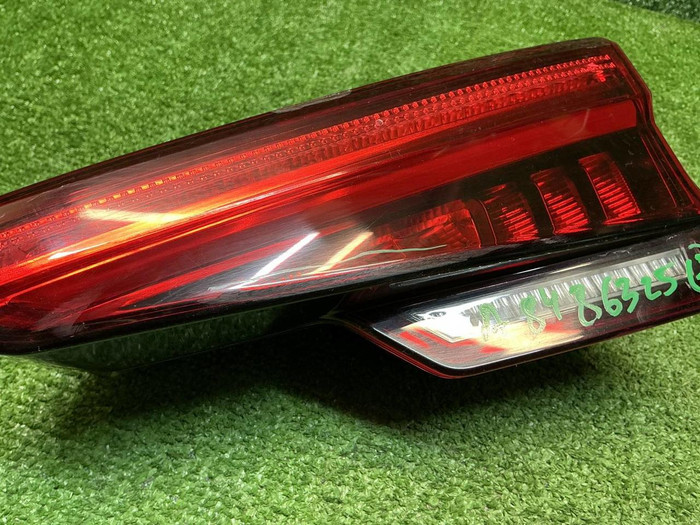 Фонарь правый внутренний Audi A4 B9 (2015-2020)