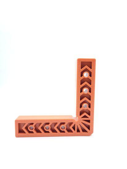 Уголок столярный 150*150