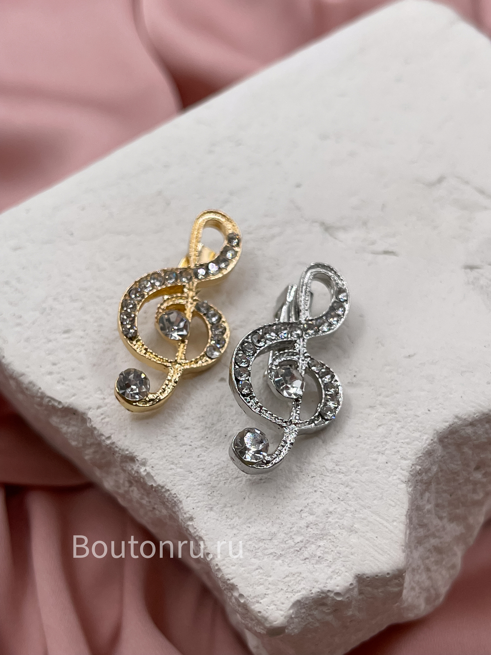 Брошь "Скрипичный ключ" золотистая в стразах