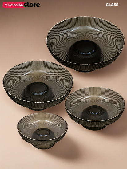 Блюдо из стекла 15 см. на ножке с золотой обводкой