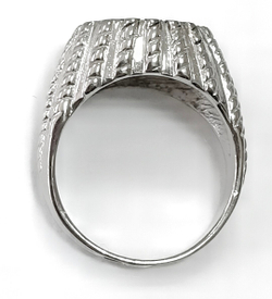 Ювелирное кольцо,серебро с ониксом