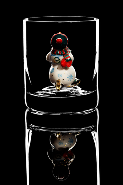 Бокал для виски. "Снеговик на коньках". С логотипом компании. Сбербанк.