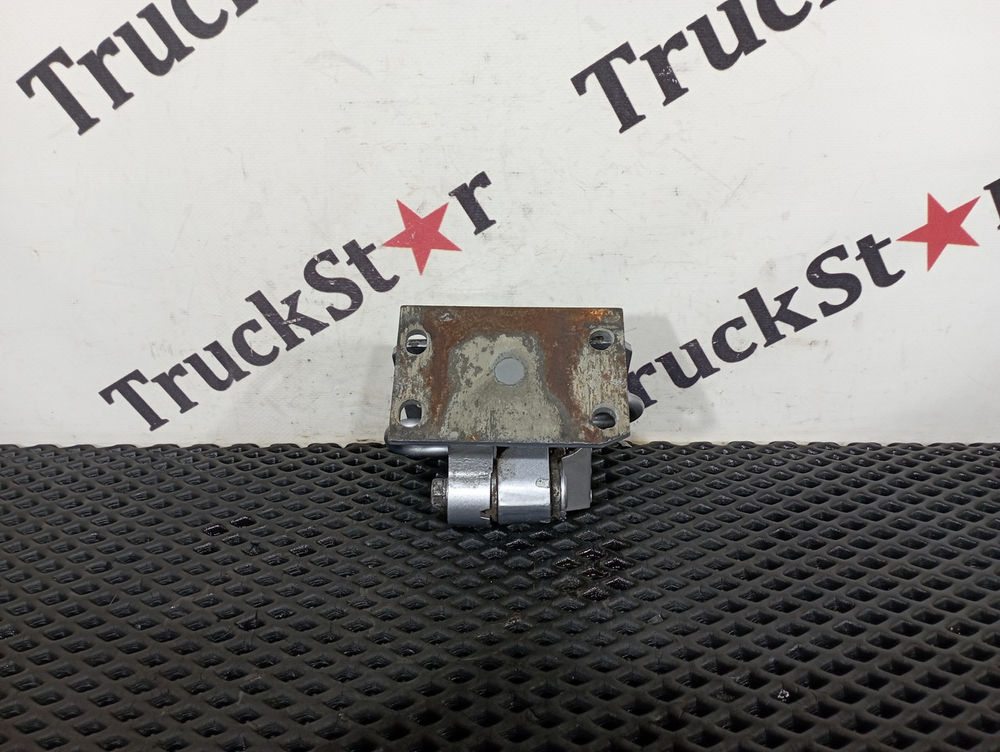 Петля двери верхняя левая 2023г.