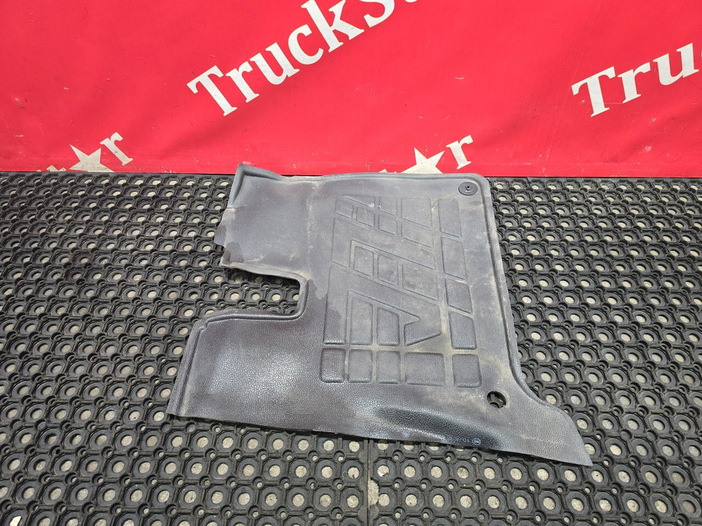 Коврик салона левый 2023 г