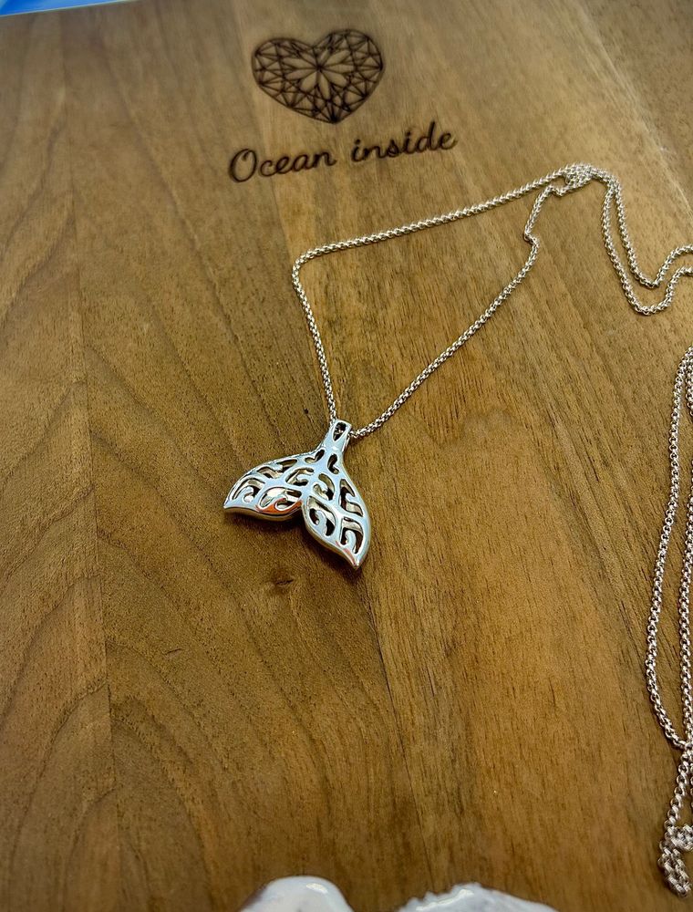 Кулон на цепочке "Хвост кита"