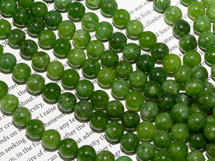 Нить бусин из тонированного кварца 8,5мм