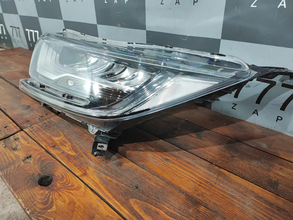 Фара левая LED Honda CR-V 5 (RW) Оригинал целая 33150TLAG11