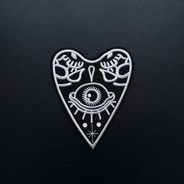 Нашивка термоаппликация на одежду и  на рюкзак. Сердце