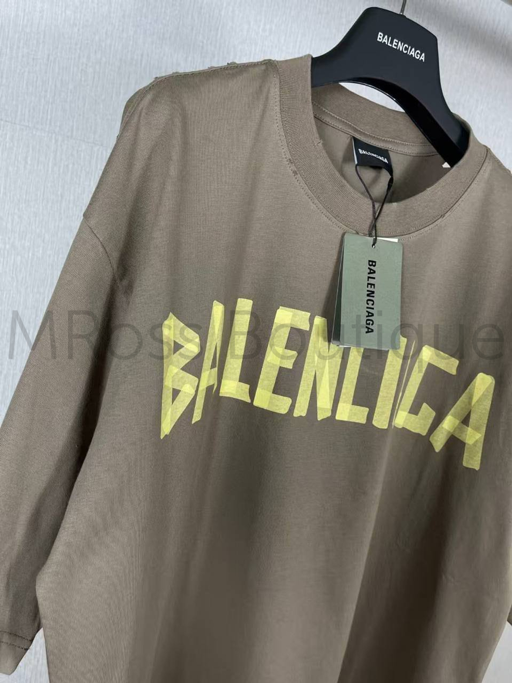 Женская футболка Balenciaga коричневого цвета с надписью