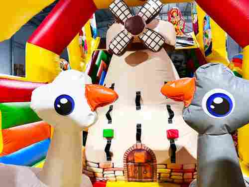 Коммерческий надувной батут с горкой «Добрая русская сказка», 8*4*5 м.