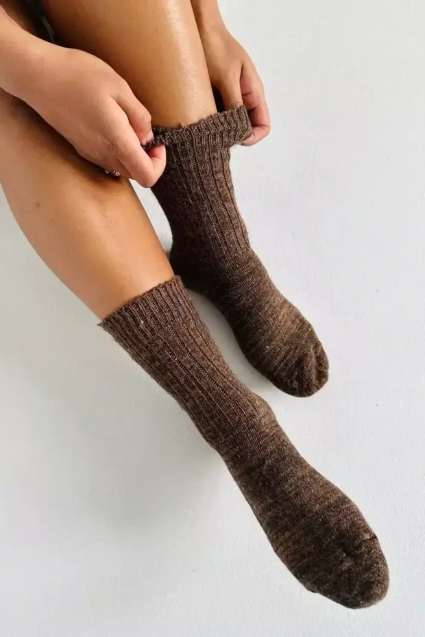 Носки из шерсти коричневого цвета
