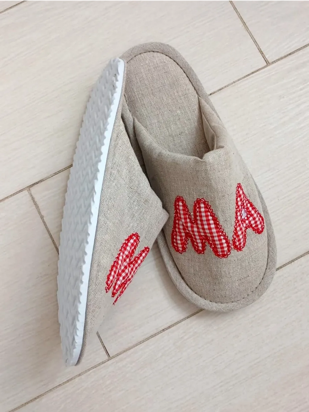Льняные тапочки с аппликацией "Мама"