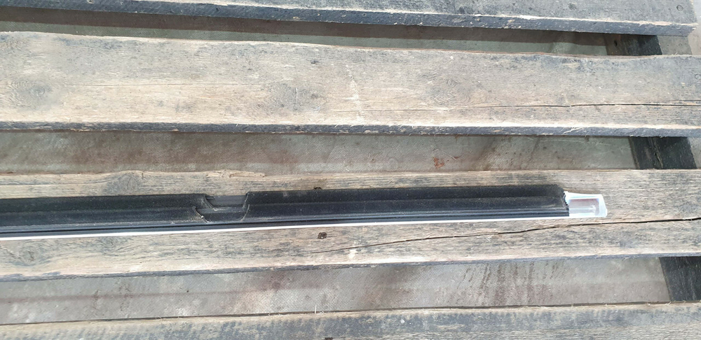 Молдинг двери задней правой Mercedes C (W205) 14-23 Б/У Оригинал A2057300424