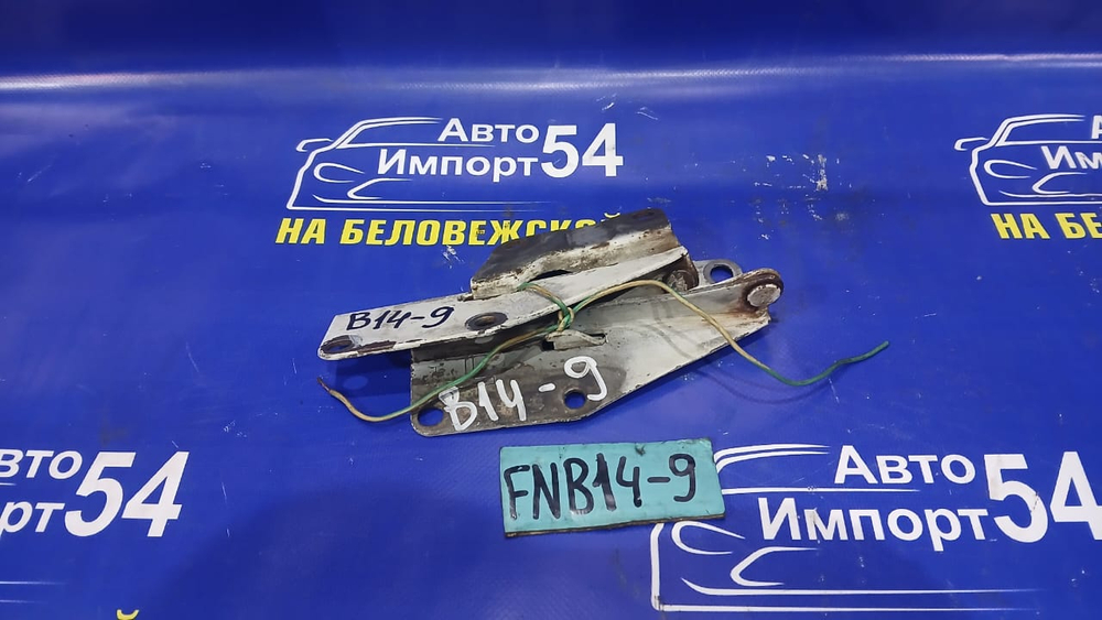 Петля капота правая NISSAN SUNNY 1997