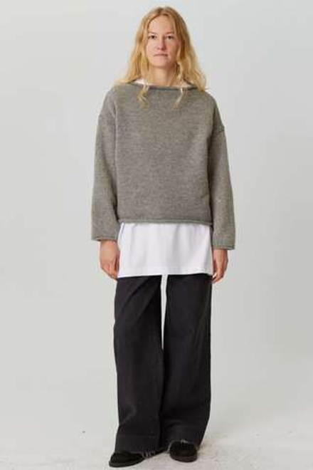 Рыбацкий свитер из шерсти серого цвета