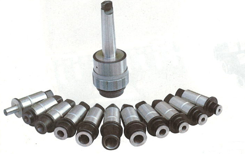 Патрон быстросменный с набором втулок для сверл и метчиков J4330A-MS3