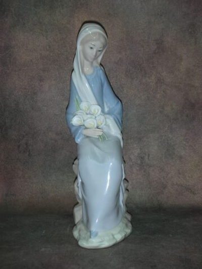 Статуэтка. Фарфор. Девушка с каллами. Lladro. Испания