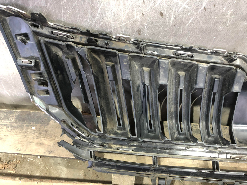 Решетка радиатора Skoda Kodiaq 16-22 Б/У Оригинал 565853653A