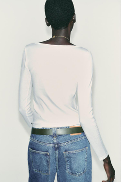 ZARA ХЛОПКОВАЯ ФУТБОЛКА С ВЫРЕЗОМ ЛОДОЧКОЙ, БЕЛЫЙ