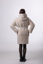 Пальто с капюшоном утепленное