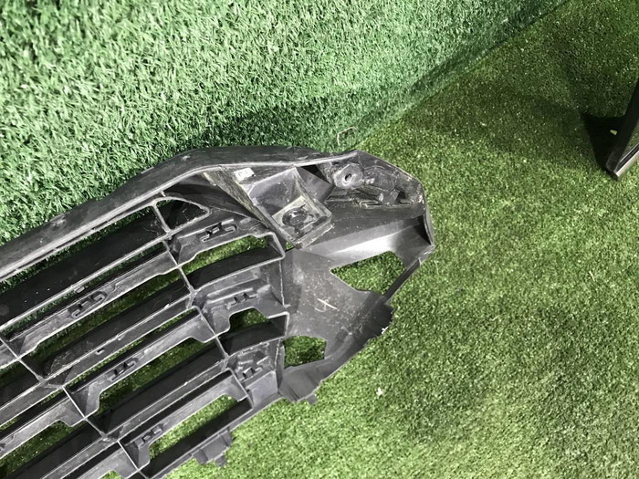 Решетка радиатора Toyota Land Cruiser 200 (2015-2021)