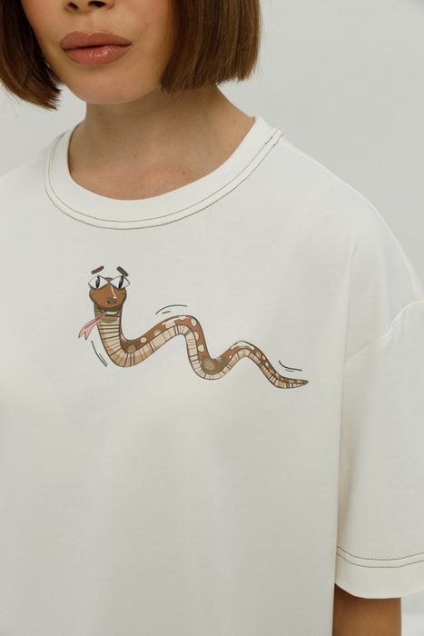 ФУТБОЛКА ФАЗЗИ МОЛОЧНЫЙ С ПРИНТОМ