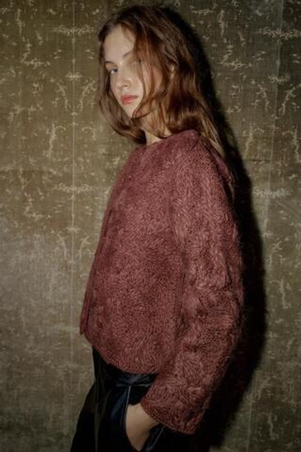 ZARA ЖАКЕТ ИЗ ШЕРСТИ С УЗОРОМ МАКРАМЕ, БАКЛАЖАННЫЙ