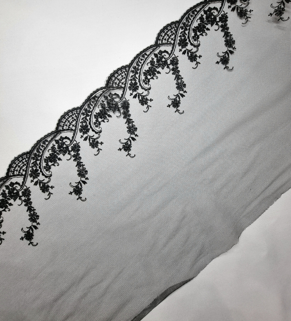 Вышивка на сетке чёрная К149 правая