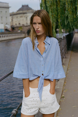ZARA РУБАШКА С УЗЛОМ ИЗ СМЕСОВОГО ЛЬНА, СИНИЙ/БЕЛЫЙ