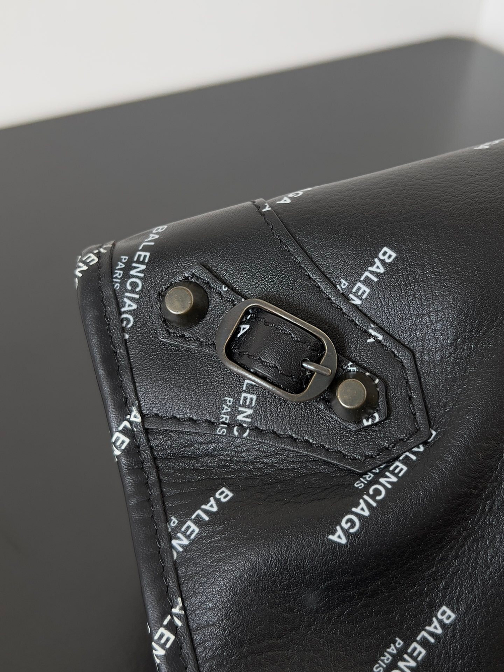 Balenciaga Classic Small City Bag 30 cm