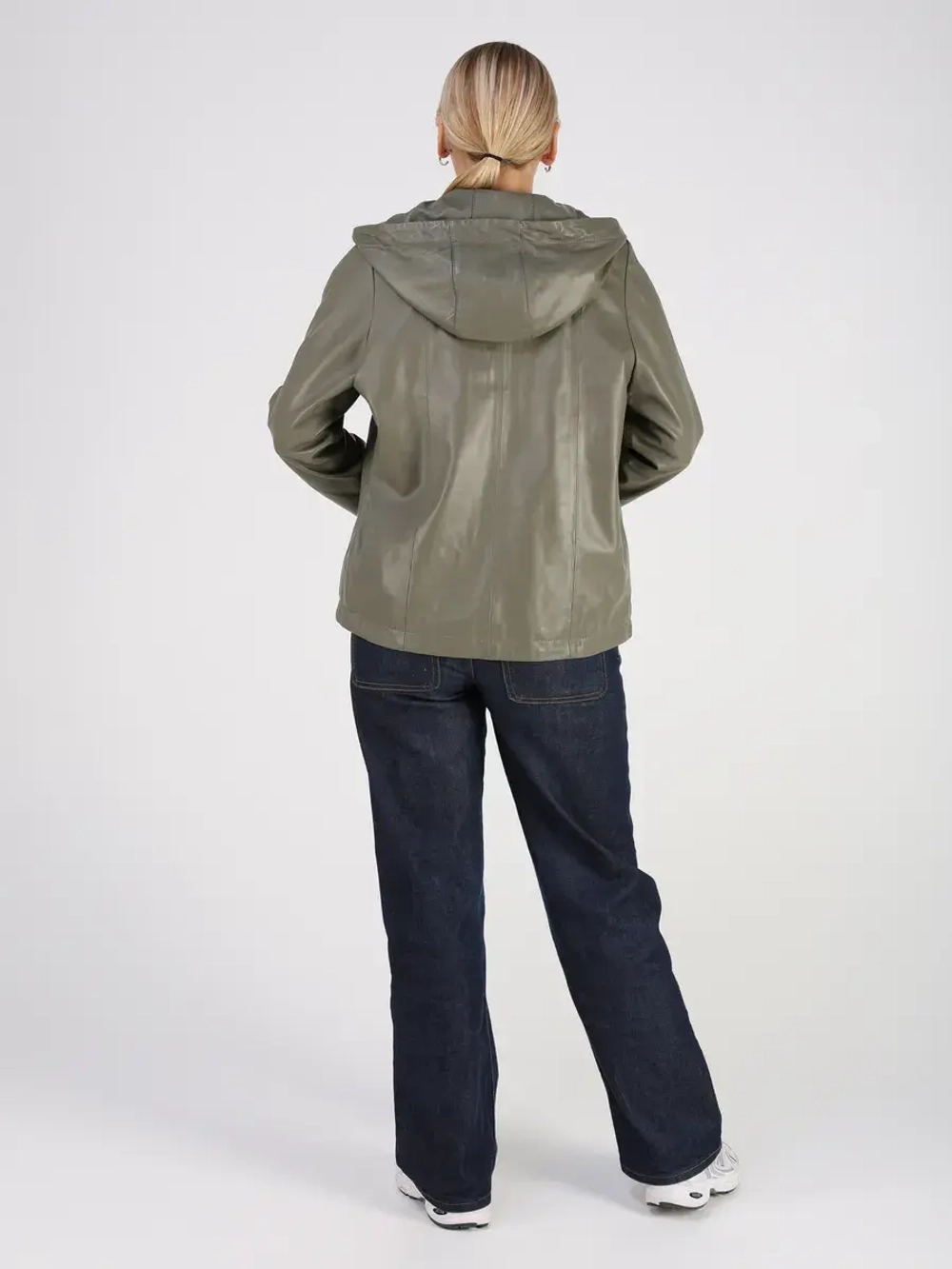 Кожаная куртка демисезонная с капюшоном