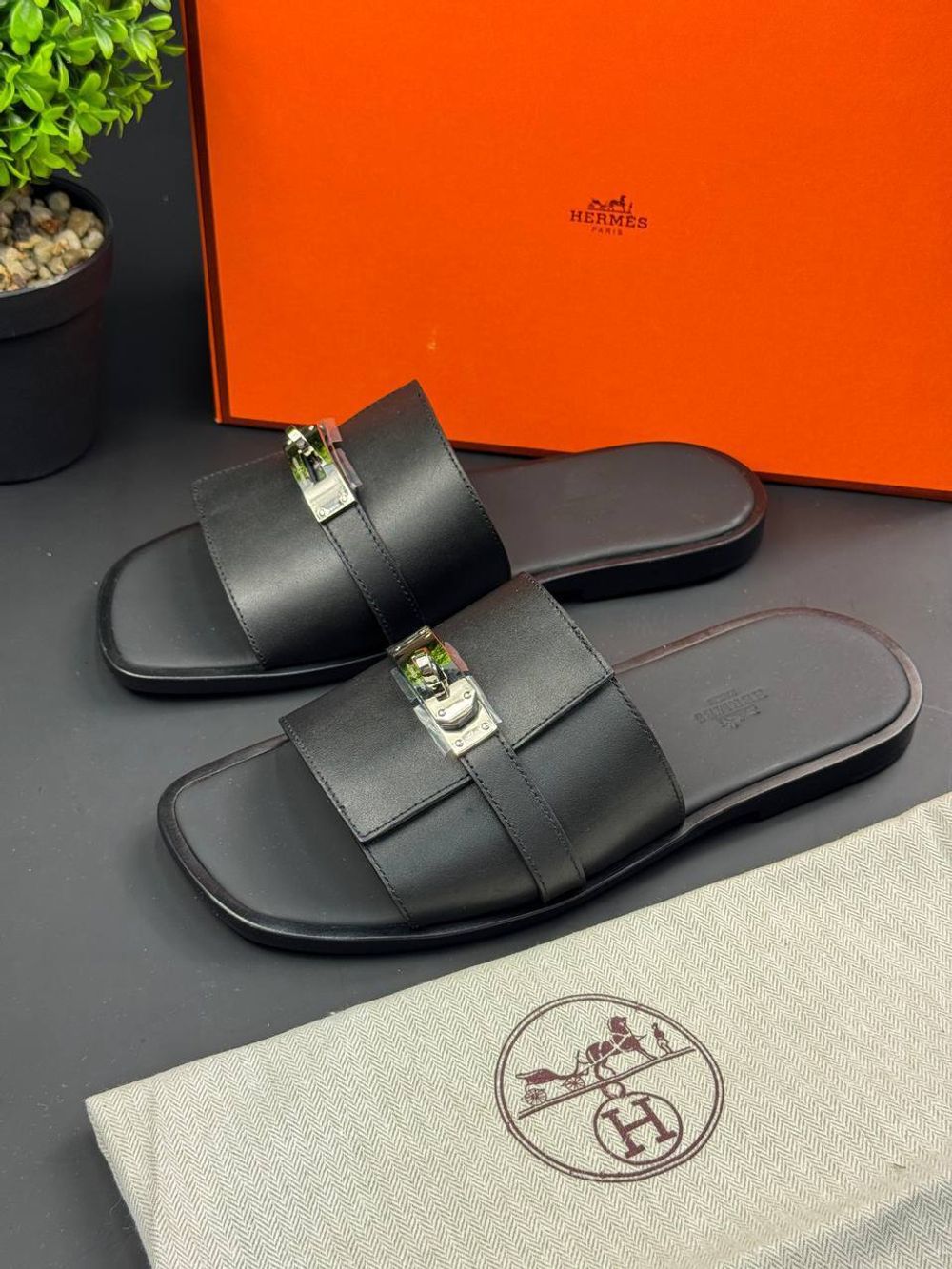 Шлёпанцы Hermes