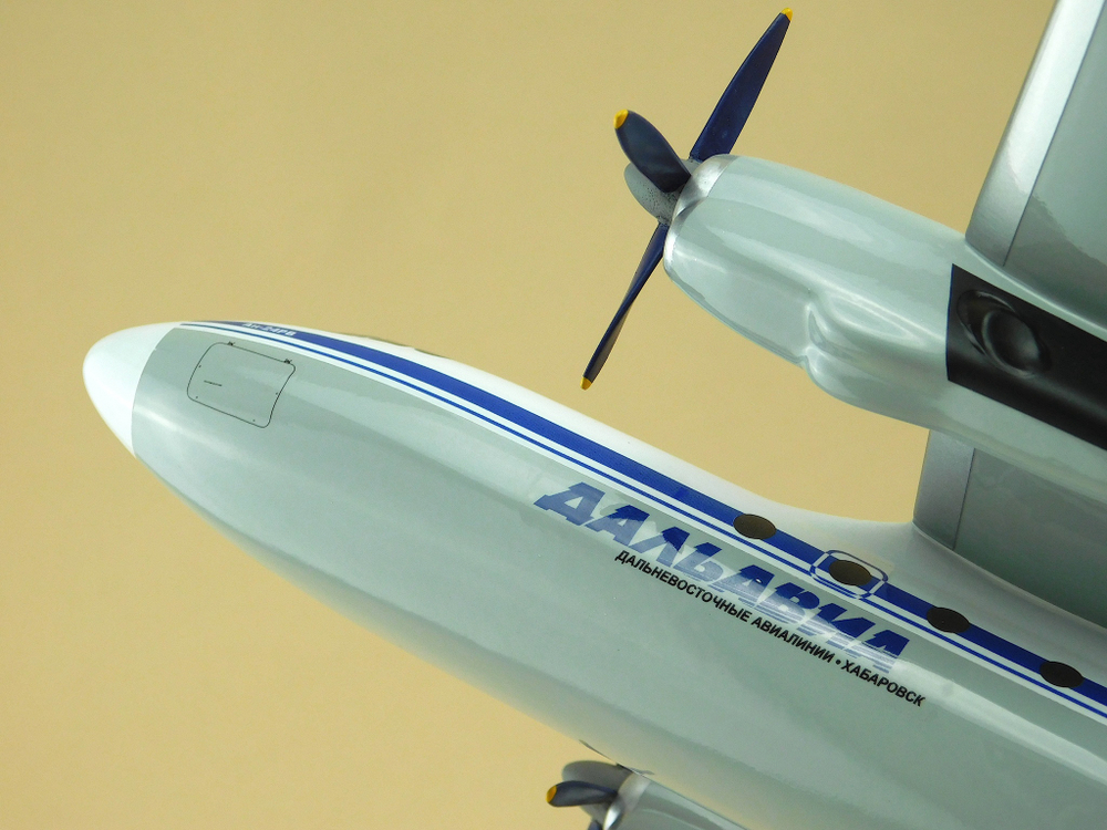 Модель самолета Ан-24РВ (М1:72, Дальавиа)