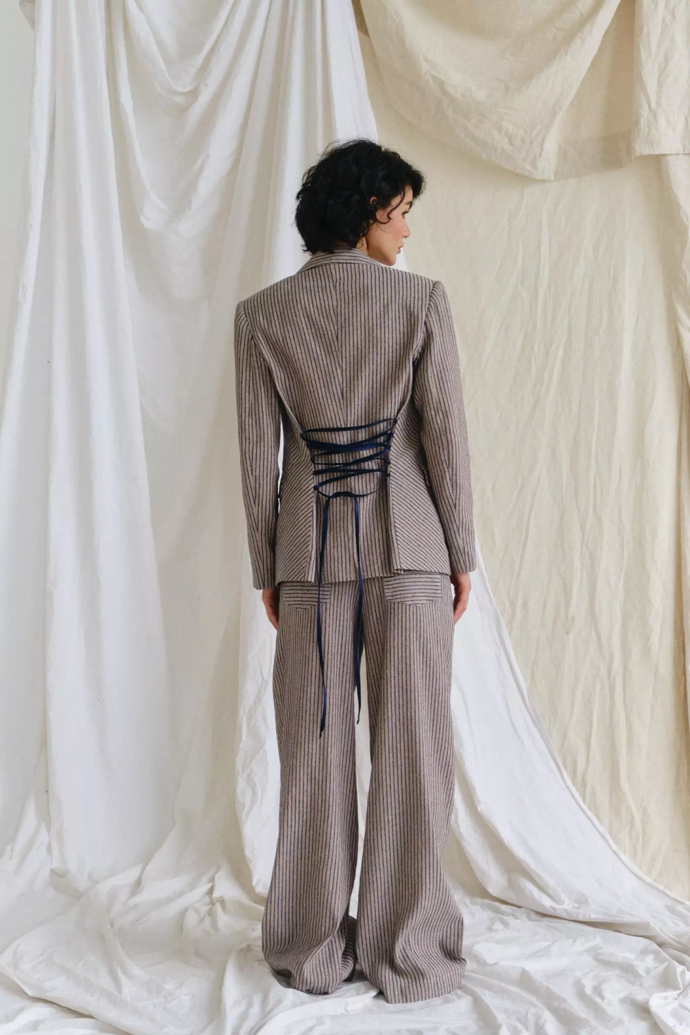 Брюки в мужском стиле изо льна