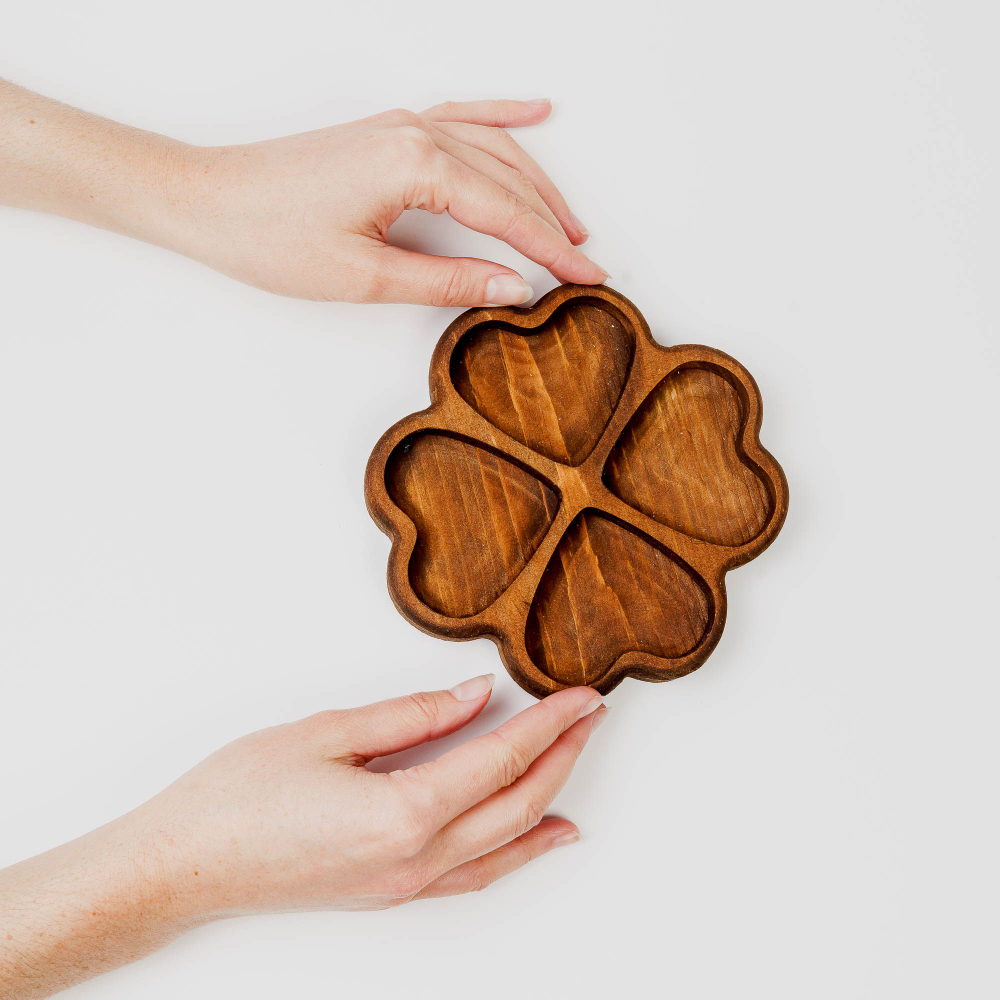 Деревянная менажница "Клевер" из кедра