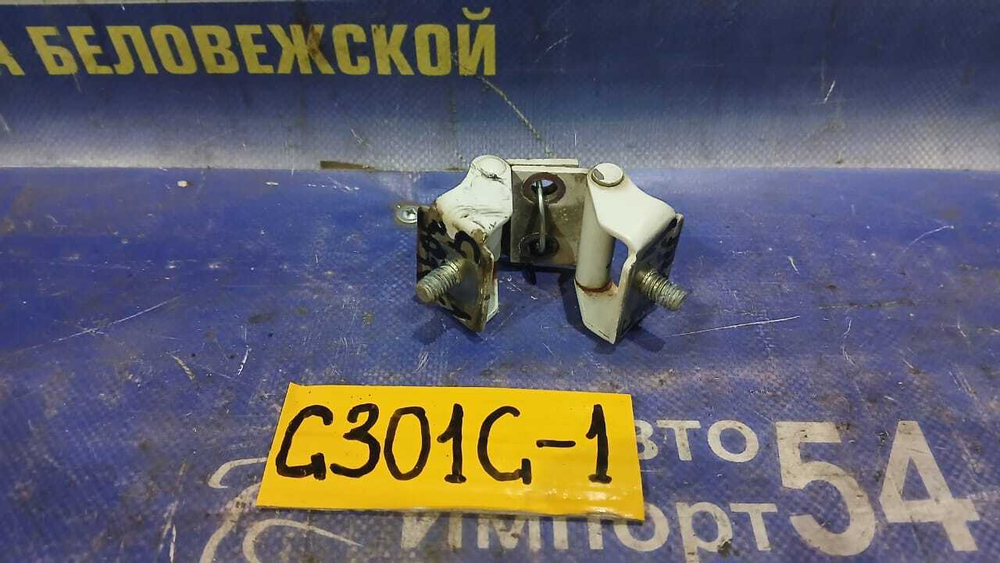 Петля багажника DAIHATSU PYZAR 1997