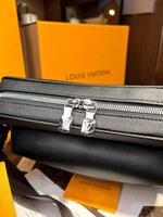 Сумка-мессенджер Louis Vuitton