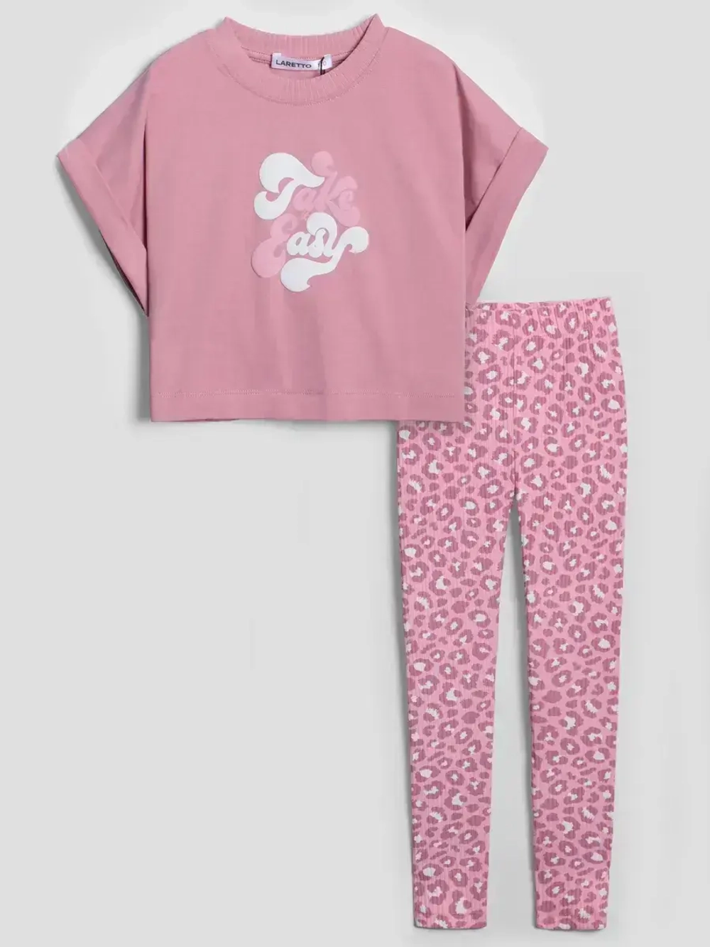 Розовый костюм для девочки на весну