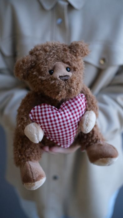 Игрушка Мишка коричневый с сердцем