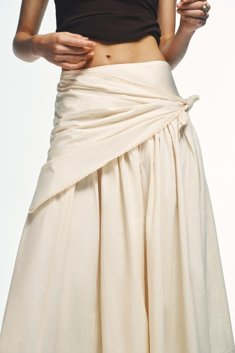 ZARA ЮБКА МИДИ ОБЪЕМНОГО КРОЯ В ВИДЕ ПЛАТКА, ЭКРЮ