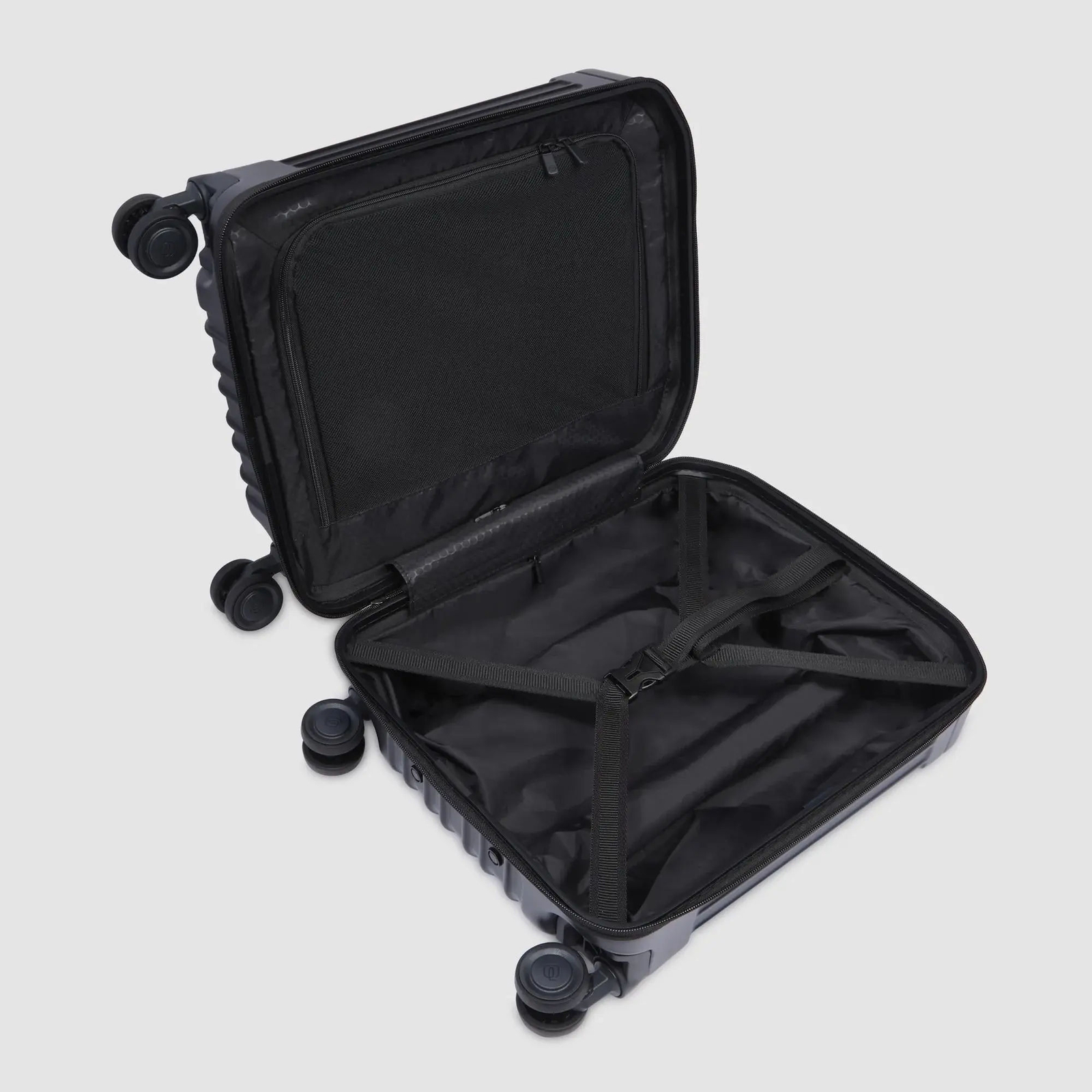 Чемодан ручная кладь под сиденье Piquadro/Nero opaco