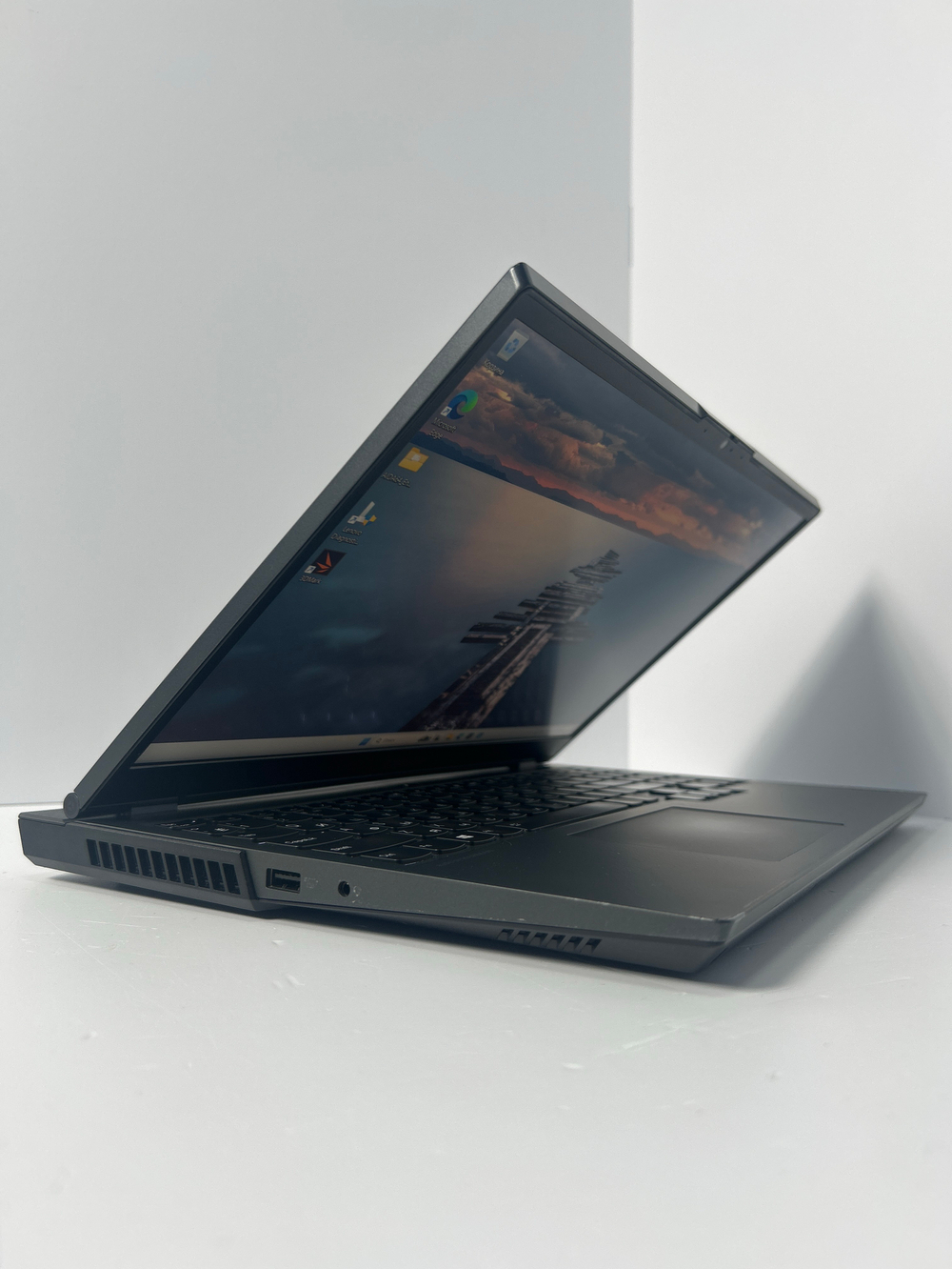 Ноутбук Lenovo Legion 5-15ARH05H (82B1000SRK) 15.6 "/ AMD Ryzen 5 4600H/RAM 16 GB/SSD 512 GB/RTX2060 6G/1920х1080/IPS 144Hz/DOS/Подсветка кл-ры:LED/черный. Состояние: C1