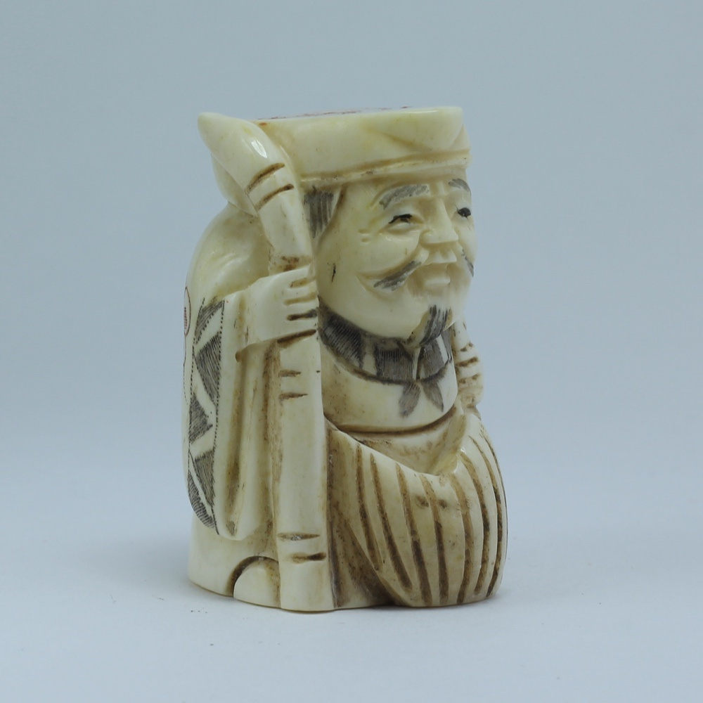 Нэцкэ Эбису с посохом и рыбиной