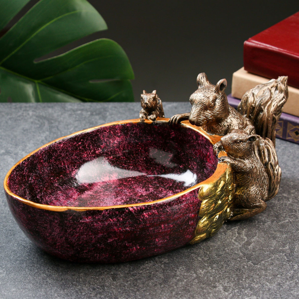 Конфетница-орешница с белочками. Цвет: бордовый/розовый / золотой/бронзовый.