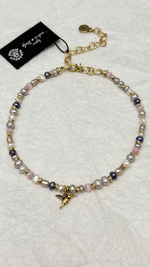 Колье из натурального жемчуга и кошачего глаза с подвесом колибри, оттенок золото